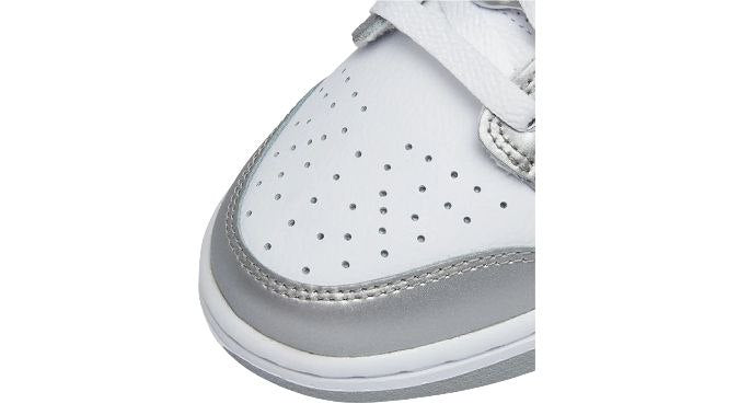 Nike Dunk 'Metallic Silver'