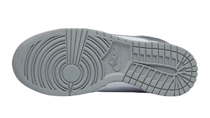Nike Dunk 'Metallic Silver'